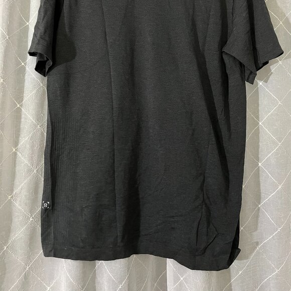 dark grey lululemon t-shirt size L - Picture 4 of 4